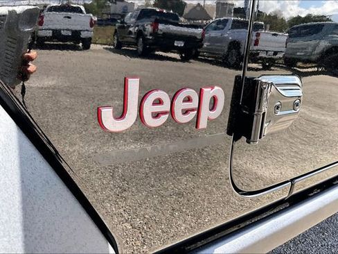 Used 2024 Jeep Wrangler Unlimited Rubicon image 25