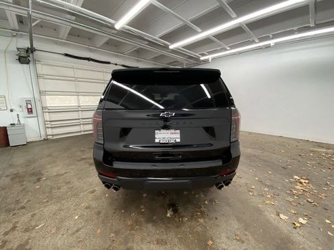 Used 2025 Chevrolet Suburban Z71 image 5