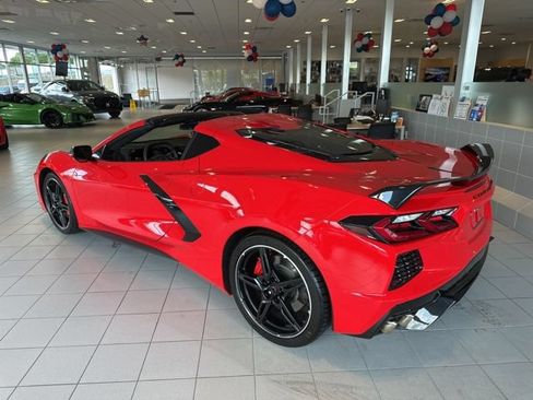 Used 2021 Chevrolet Corvette Stingray Coupe w/ Z51 Performance Package RWD image 2