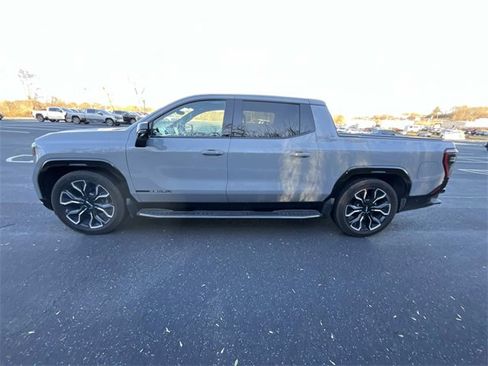 Used 2024 GMC Sierra EV Denali image 8