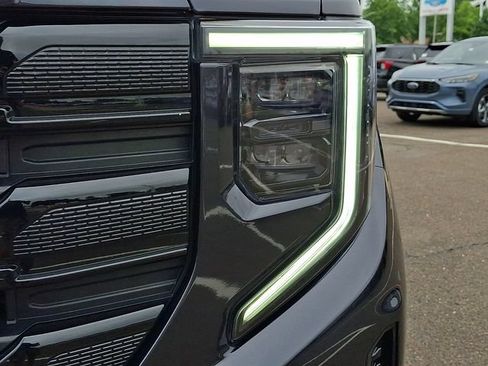 Used 2024 GMC Sierra 1500 Elevation AWD/4WD image 8