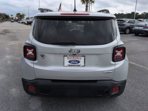 Used 2016 Jeep Renegade Latitude w/ Popular Equipment Group FWD image 5