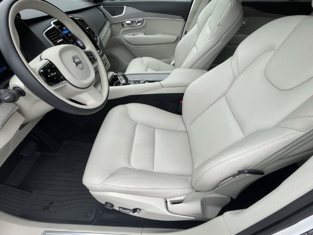 Certified 2024 Volvo XC90 B5 Plus AWD/4WD image 9