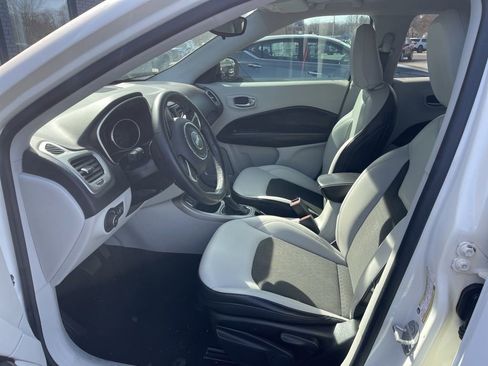 Used 2018 Jeep Compass Latitude image 15