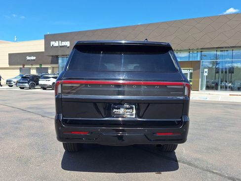 Used 2025 Lincoln Navigator Reserve AWD/4WD image 4