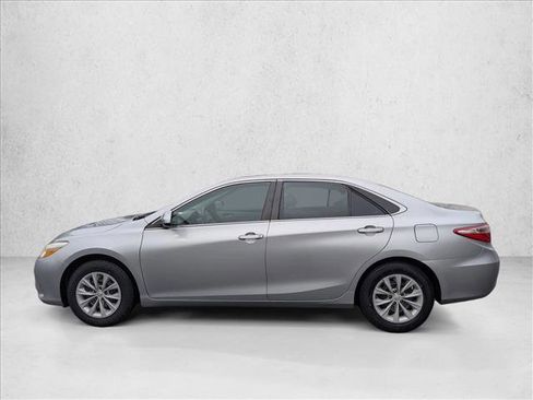 Used 2015 Toyota Camry LE image 9