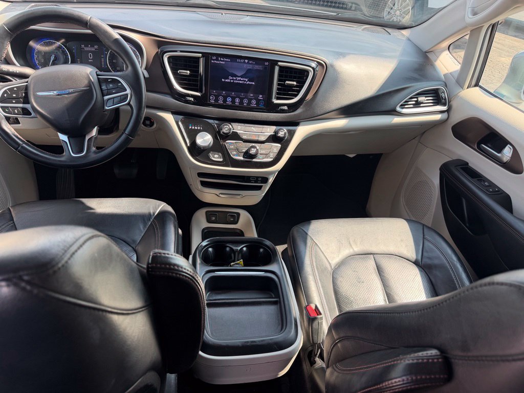Used 2018 Chrysler Pacifica Touring-L w/ Tire & Wheel Group FWD image 26