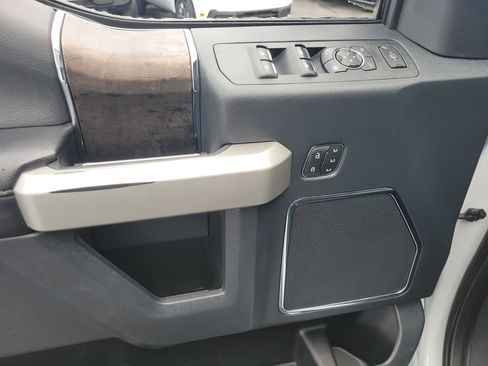 Used 2022 Ford F250 Lariat w/ Lariat Value Package image 8