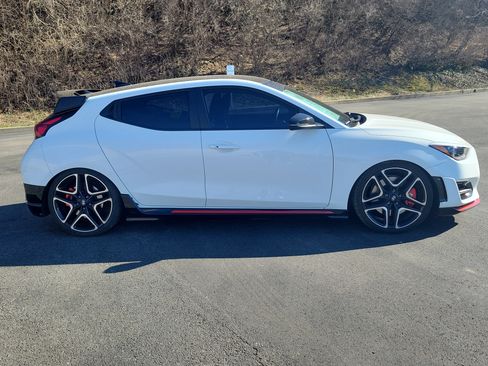 Used 2022 Hyundai Veloster N image 3