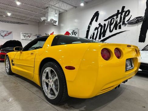 Used 2003 Chevrolet Corvette Coupe w/ Preferred Equipment Group RWD image 4