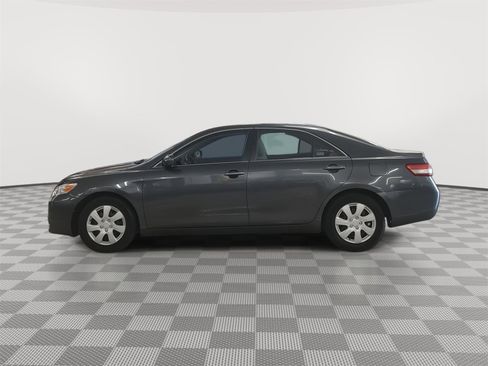 Used 2010 Toyota Camry LE FWD image 19