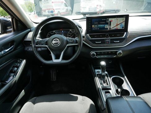 Used 2023 Nissan Altima 2.5 SV w/ SV Premium Package AWD/4WD image 12