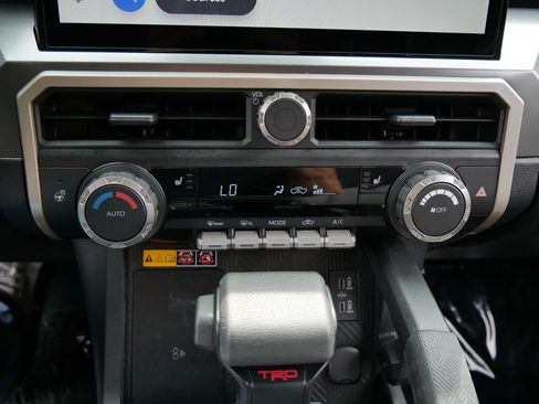 Used 2025 Toyota Tacoma TRD Sport w/ TRD Sport Upgrade Package AWD/4WD image 19
