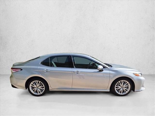 Used 2018 Toyota Camry XLE FWD image 4