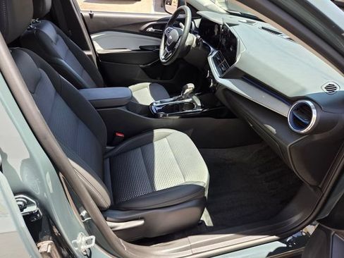 Certified 2025 Chevrolet Trax LT w/ Driver Confidence Package FWD image 15