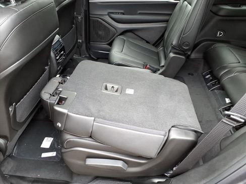 New 2025 Jeep Grand Cherokee L Limited image 33