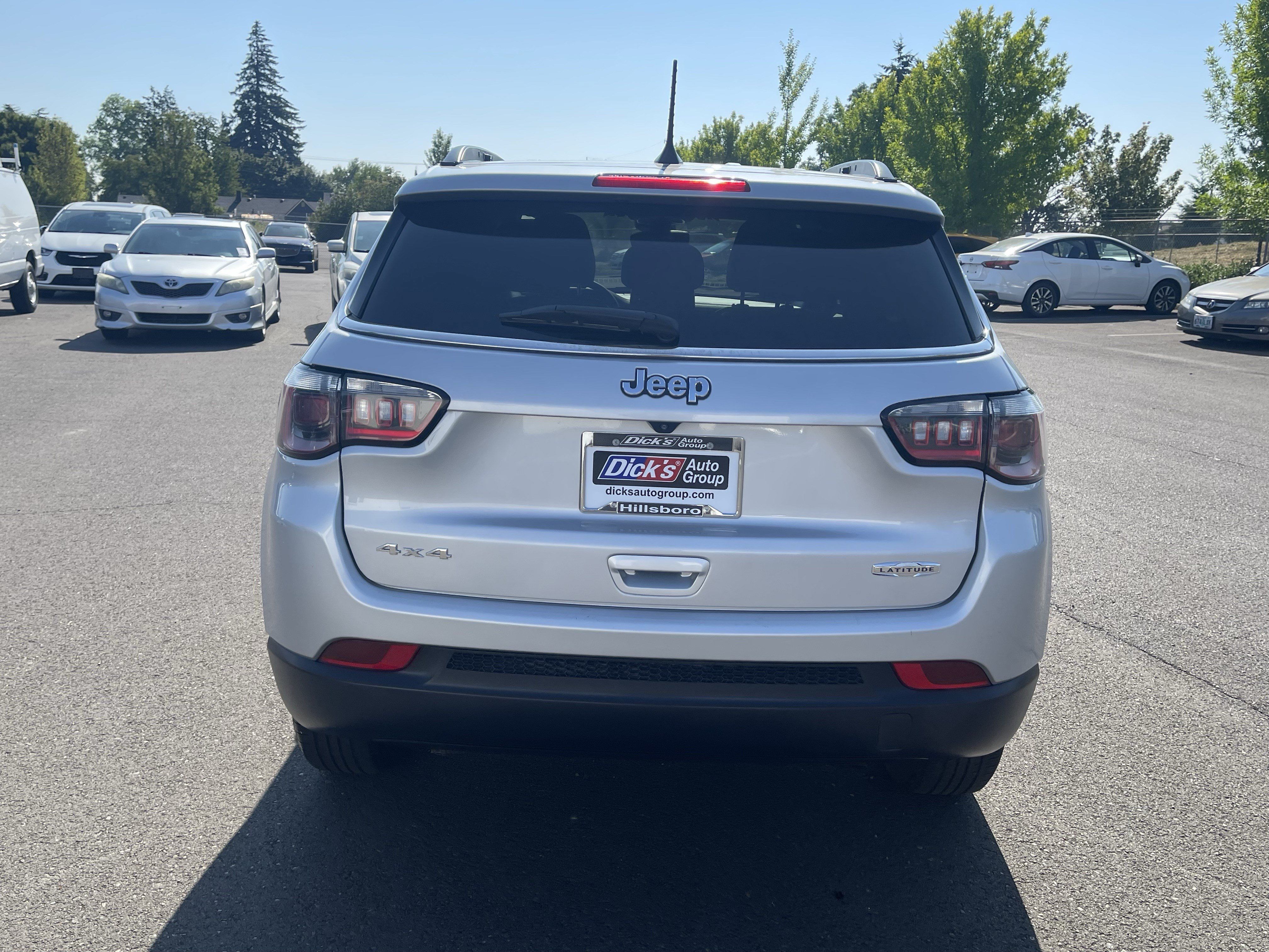 Used 2024 Jeep Compass Latitude AWD/4WD image 4
