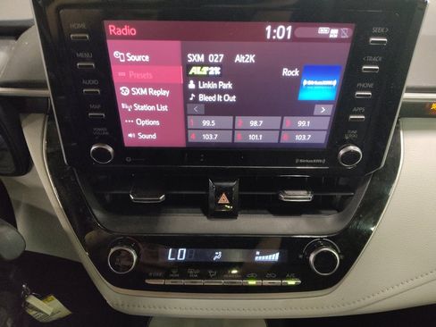 Used 2021 Toyota Corolla SE FWD image 25