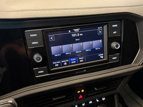 Used 2024 Volkswagen Jetta SE image 13