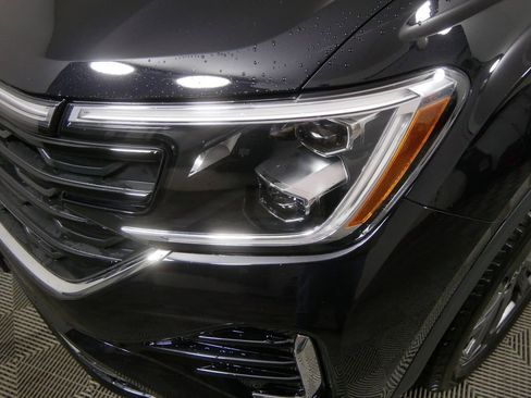 Used 2024 Volkswagen Atlas Cross Sport SEL R-Line AWD/4WD image 12