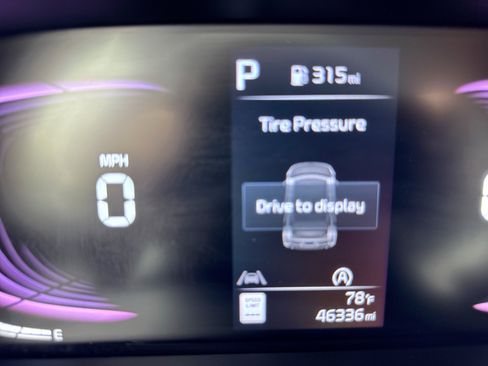 Used 2025 Kia Soul LX w/ LX Technology Package FWD image 25