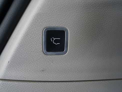 Used 2018 Chrysler Pacifica Limited FWD image 39