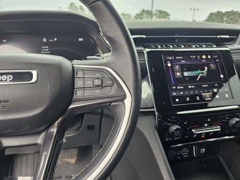 Used 2022 Jeep Grand Cherokee L Laredo image 26