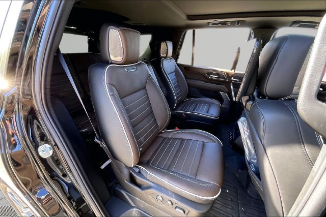 Used 2026 GMC Yukon Denali Ultimate AWD/4WD image 17