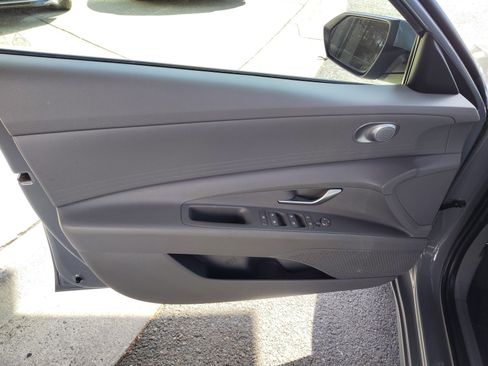 Used 2022 Hyundai Elantra Blue image 19