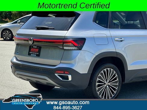 Used 2025 Volkswagen Taos SE FWD image 43