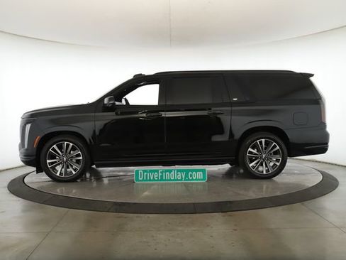 Used 2025 Cadillac Escalade ESV Sport w/ Touring Package image 9