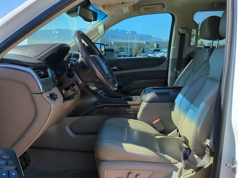Used 2019 Chevrolet Suburban LT RWD image 14