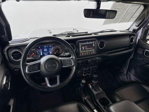 Used 2018 Jeep Wrangler Unlimited Sahara AWD/4WD image 23