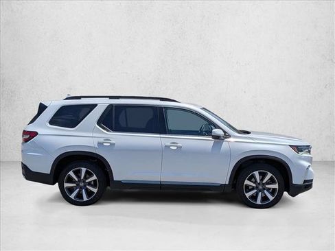 Used 2025 Honda Pilot Touring image 4
