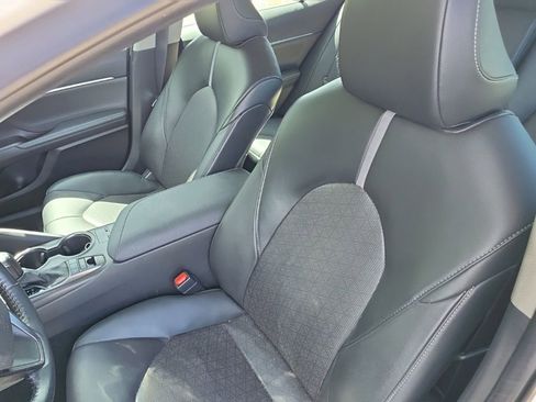 Used 2022 Toyota Camry XSE FWD image 8