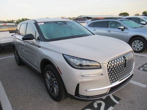 Used 2023 Lincoln Corsair FWD image 1