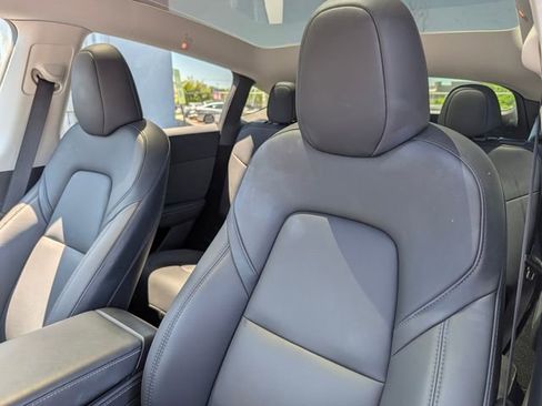 Used 2024 Tesla Model Y Long Range AWD/4WD image 13