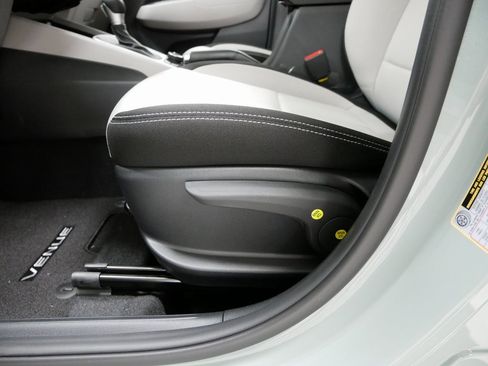 New 2025 Hyundai Venue SEL image 9