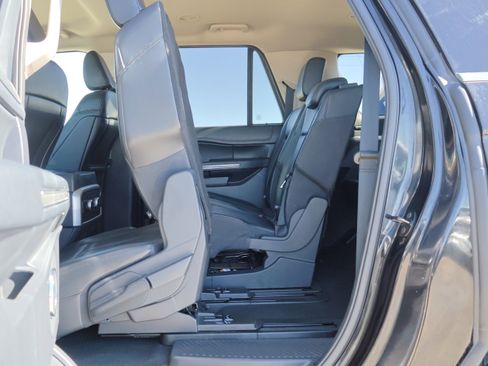 Used 2024 Ford Expedition Max XLT image 32