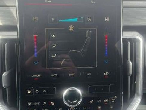 Used 2025 GMC Acadia Elevation image 5