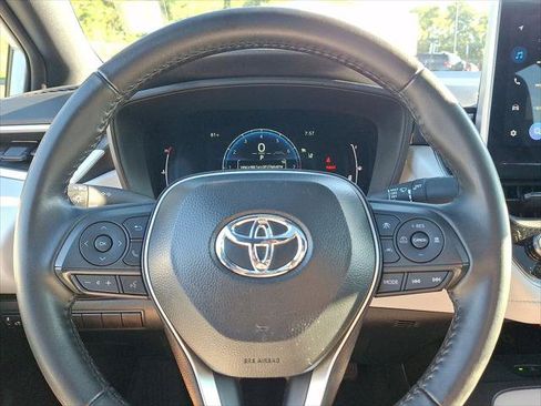 Certified 2025 Toyota Corolla SE w/ SE Premium Package FWD image 18