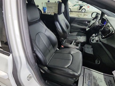 New 2026 Chrysler Pacifica Select image 28