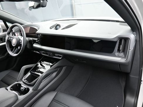 New 2026 Porsche Cayenne Coupe AWD/4WD image 32