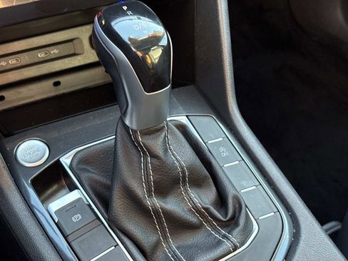 Certified 2022 Volkswagen Tiguan SE w/ Panoramic Sunroof Package image 21