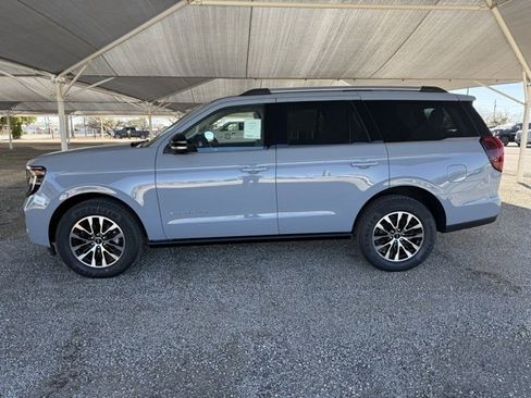 New 2025 Ford Expedition Platinum image 4