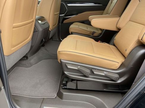 New 2026 Cadillac Escalade Luxury image 8