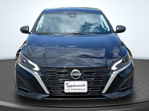 Used 2024 Nissan Altima 2.5 SV FWD image 2