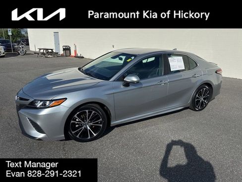 Used 2019 Toyota Camry SE FWD image 1