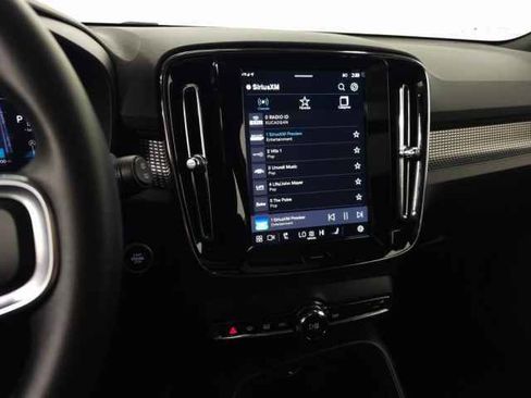 Certified 2025 Volvo XC40 B5 Plus image 25