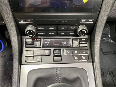 Used 2025 Porsche 718 Boxster w/ Premium Package RWD image 37